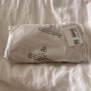 Lululemon everywhere belt bag in white opal